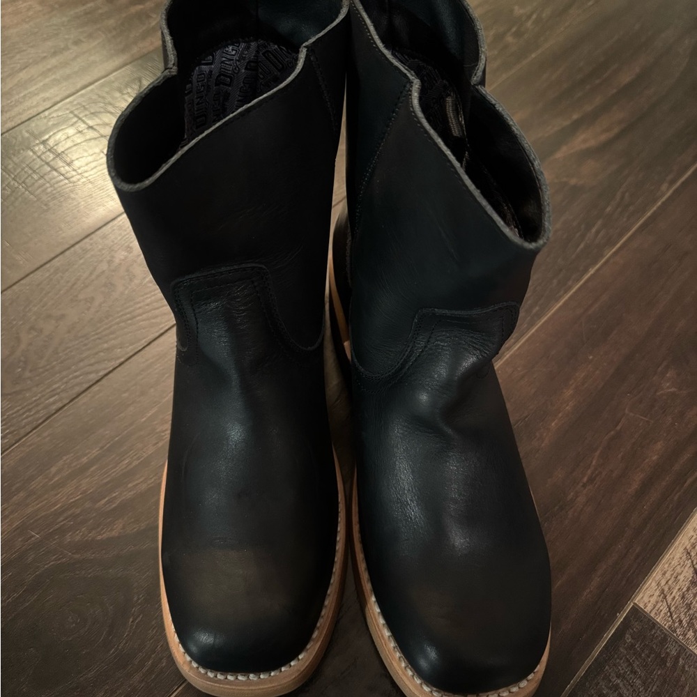 Black Leather Womens Boots NWOT SIZE 9 - Picture 3 of 7